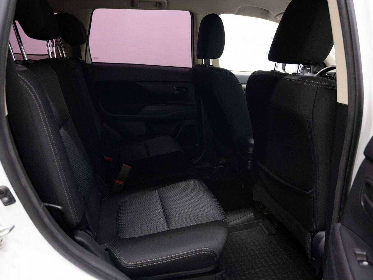 Б/У Митсубиши Оутлэндер 2017 года. Фото: #9