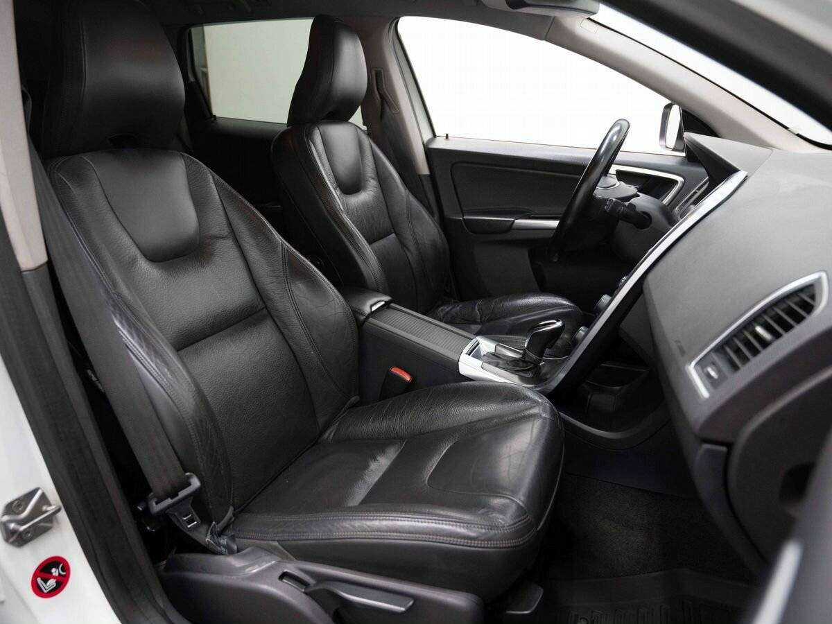 Б/У Вольво ИксЦ60 2013 года. Фото: #11