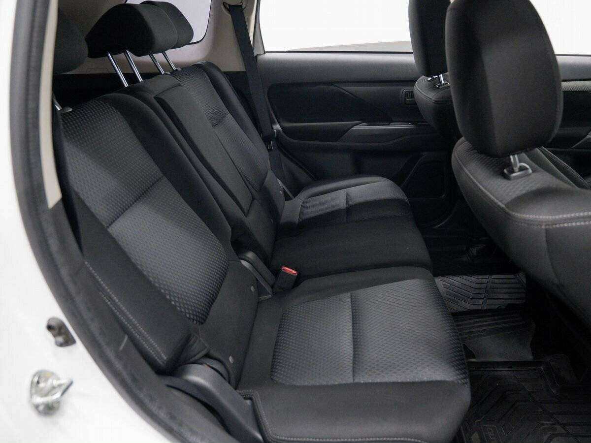 Б/У Митсубиши Оутлэндер 2018 года. Фото: #8