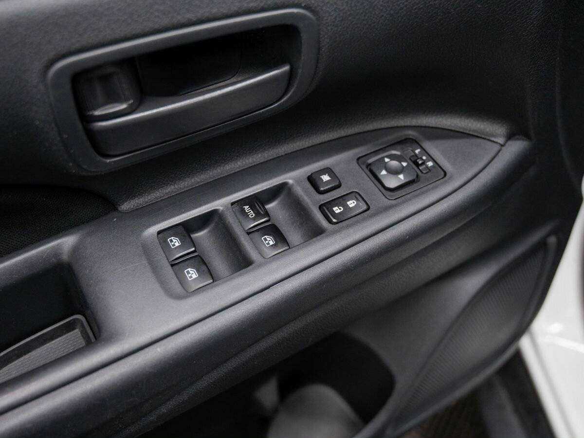 Б/У Митсубиши Оутлэндер 2018 года. Фото: #9