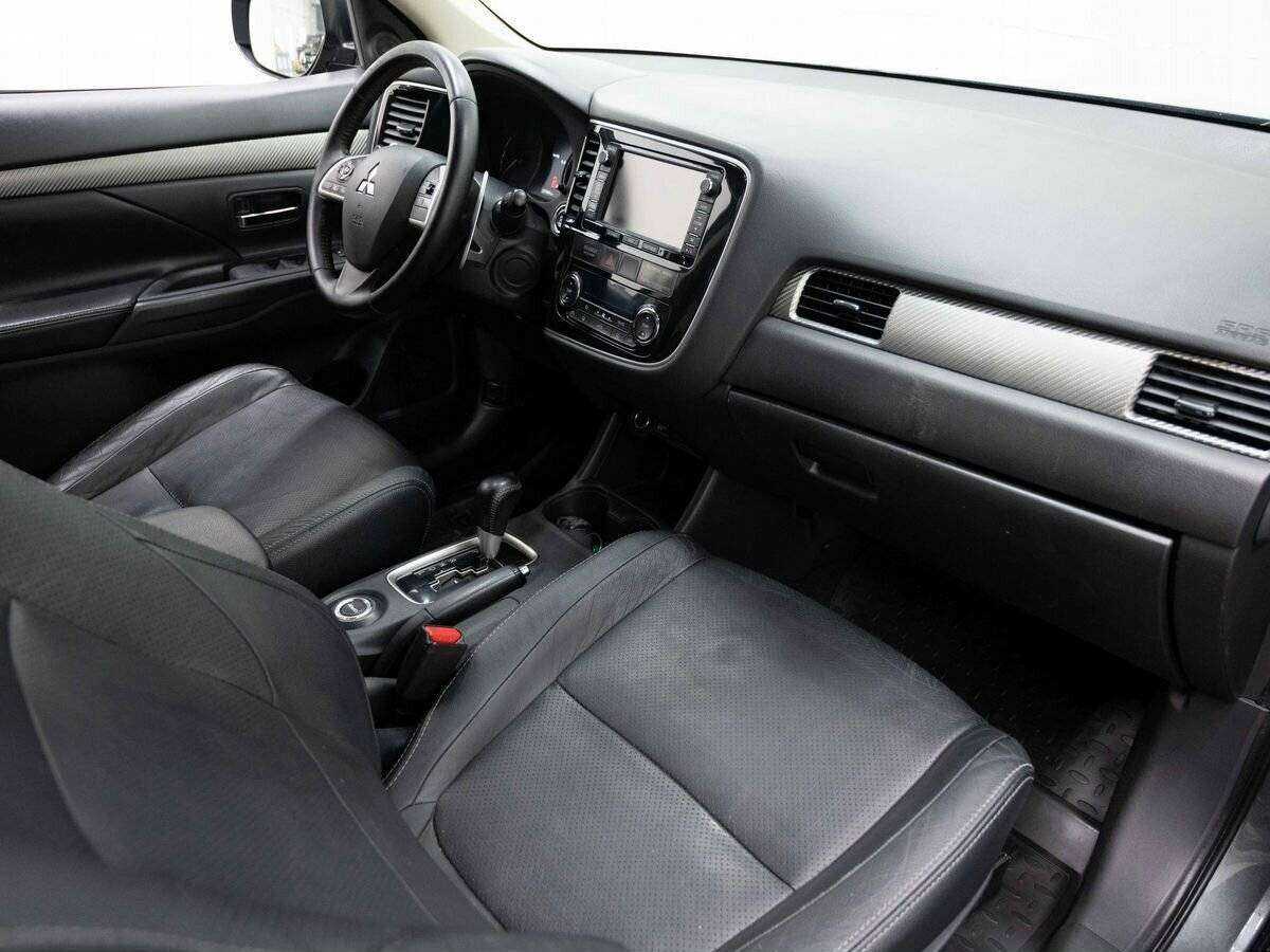 Б/У Митсубиши Оутлэндер 2013 года. Фото: #10