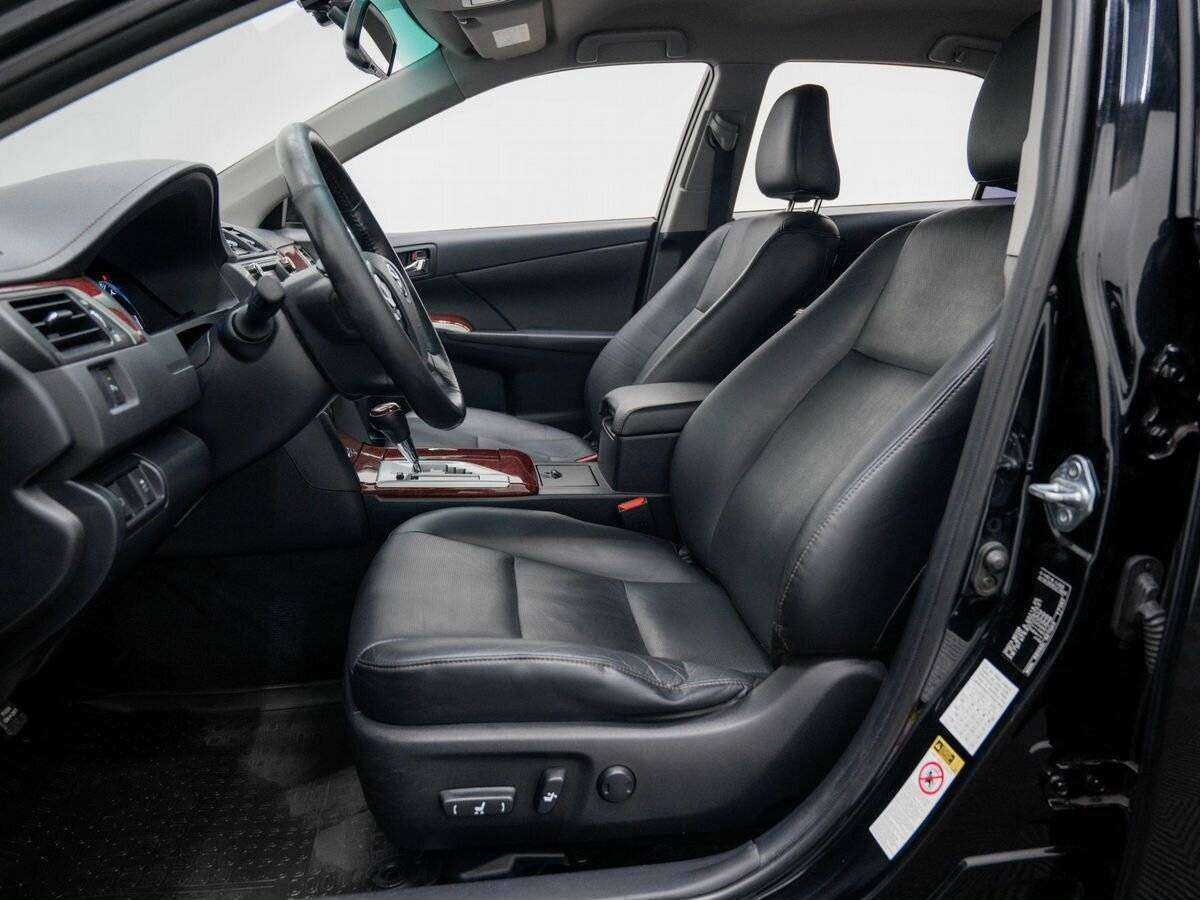 Б/У Тойота Камри 2014 года. Фото: #14