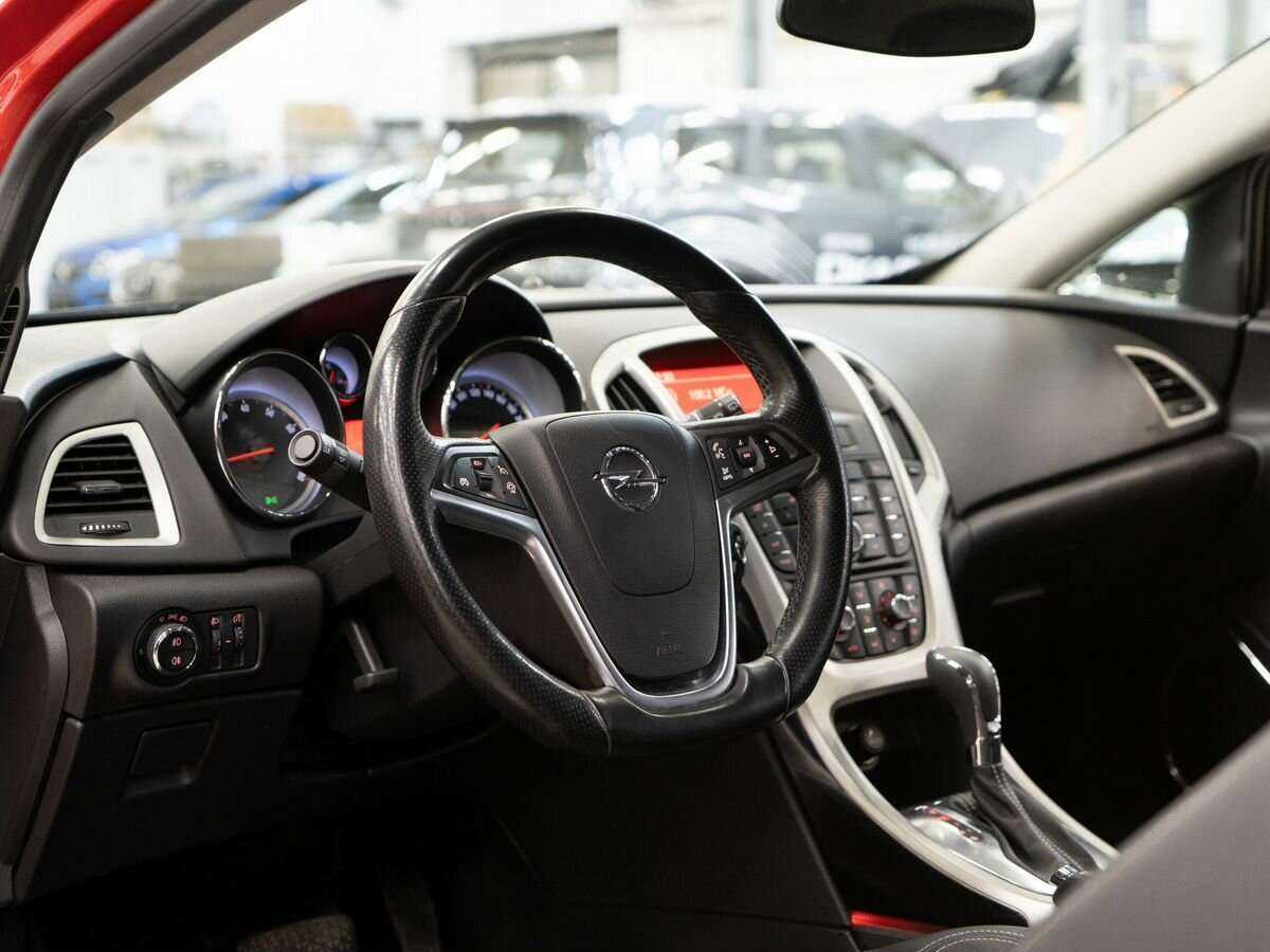 Opel Astra 2012 года с пробегом. Фото: #4