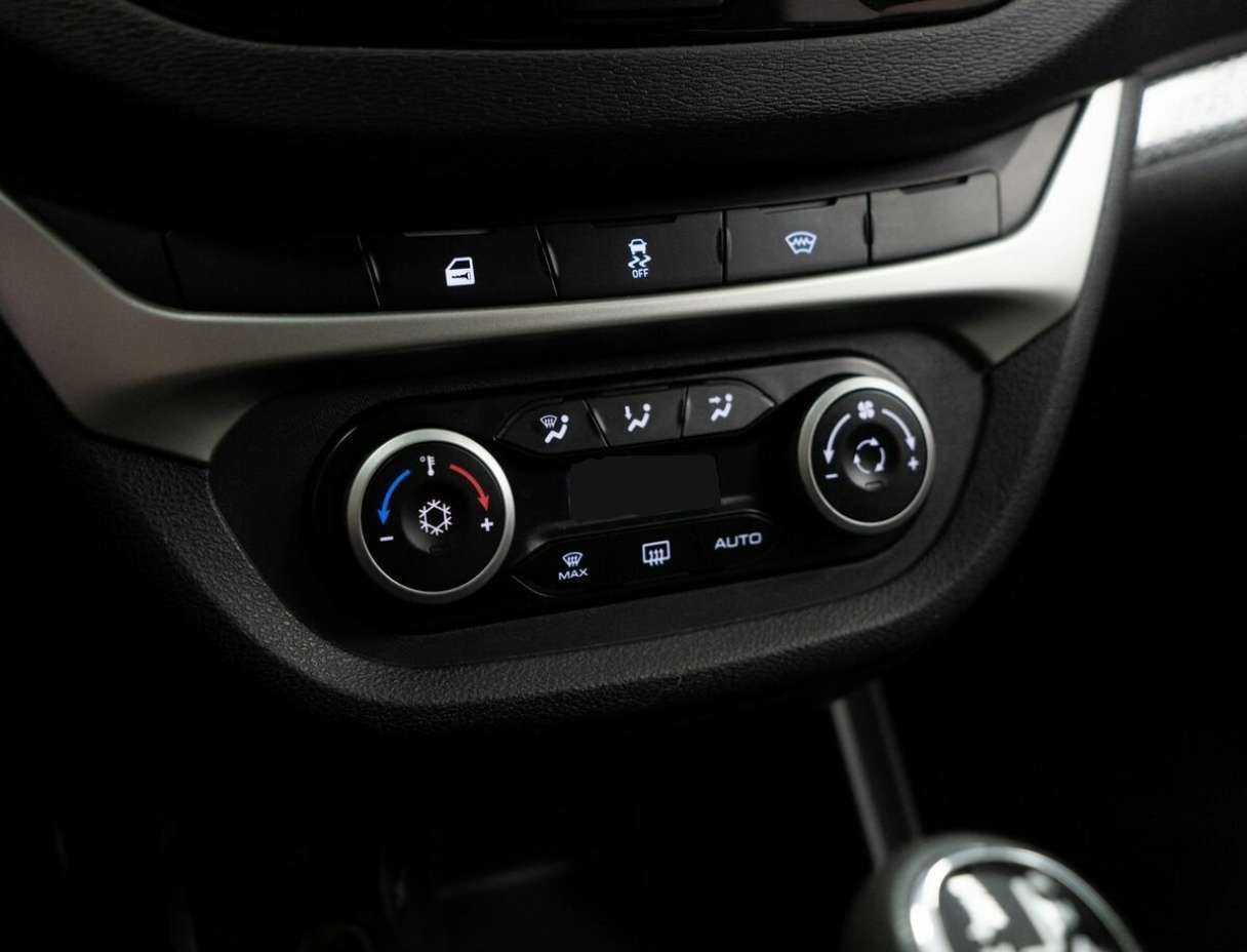 Lada (ВАЗ) Vesta 2018 года с пробегом. Фото: #12