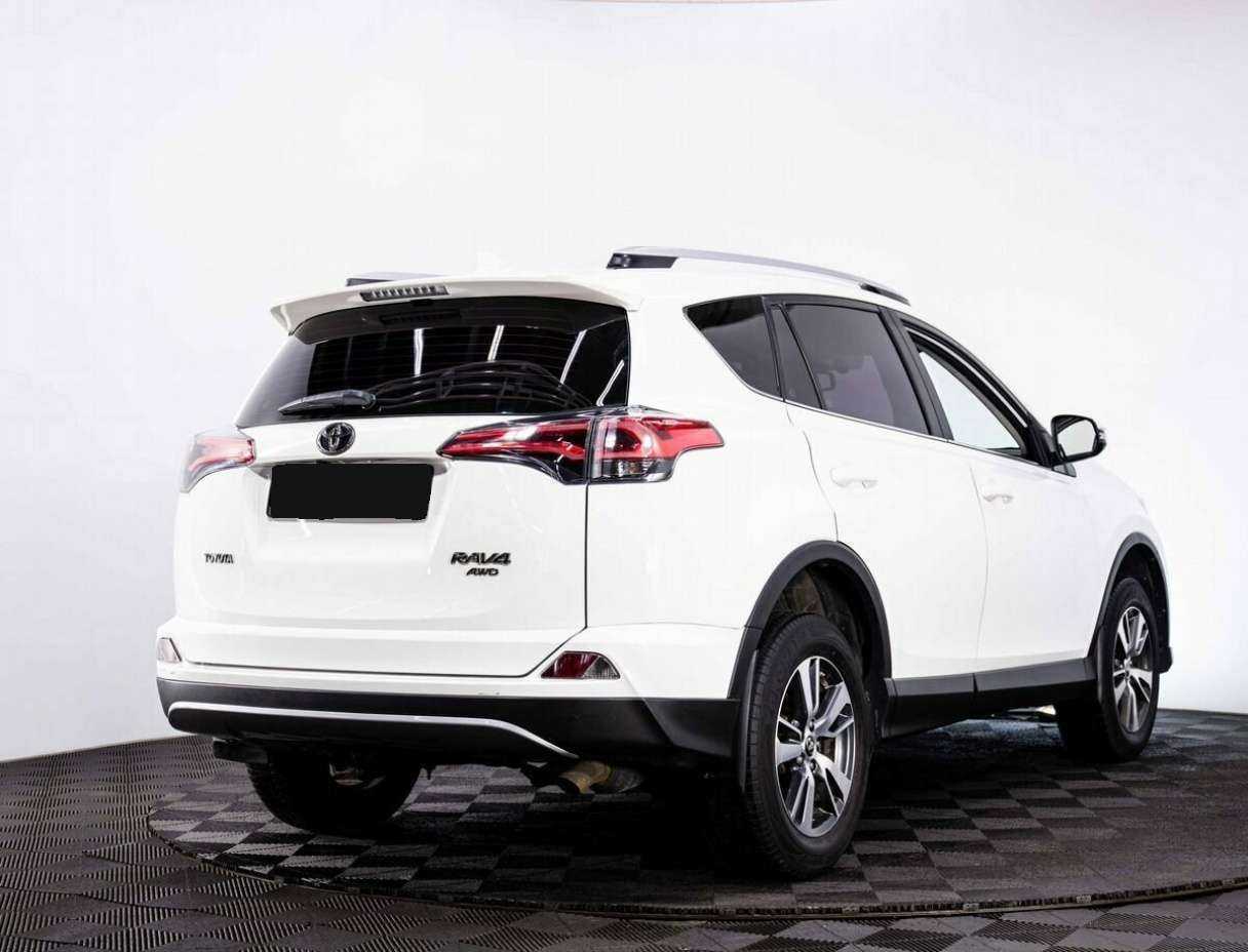 Б/У Тойота Рав4 2017 года. Фото: #4