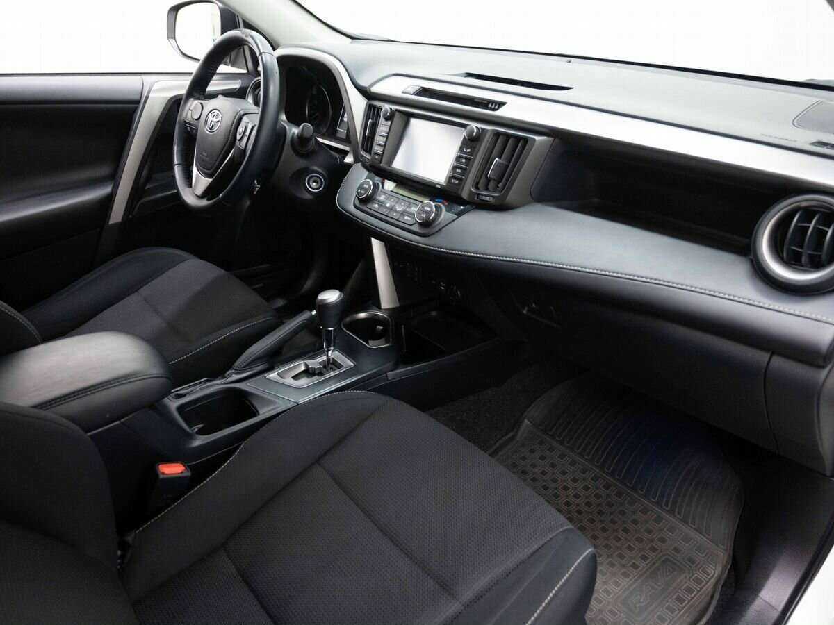 Б/У Тойота Рав4 2017 года. Фото: #8