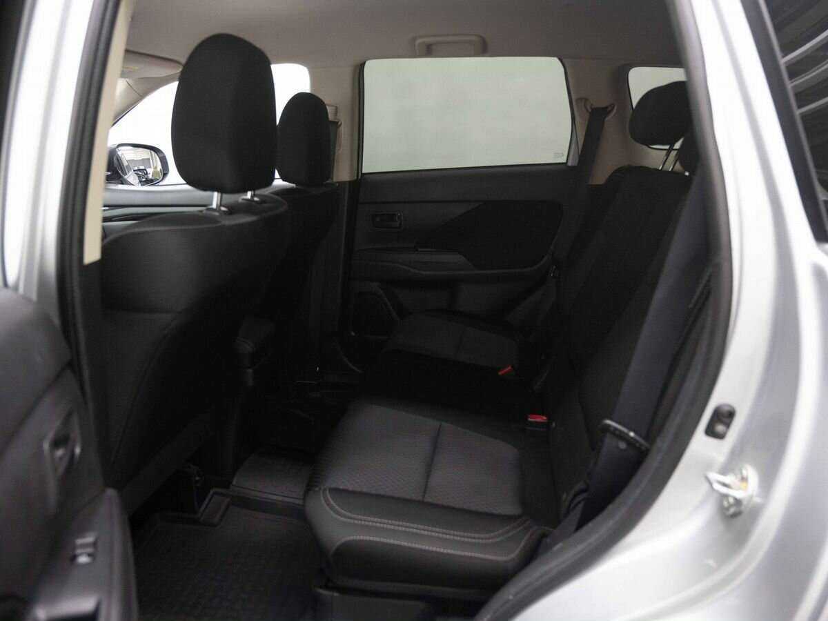 Б/У Митсубиши Оутлэндер 2019 года. Фото: #8