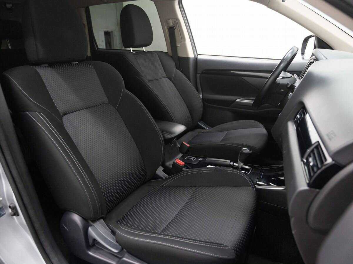 Б/У Митсубиши Оутлэндер 2019 года. Фото: #11