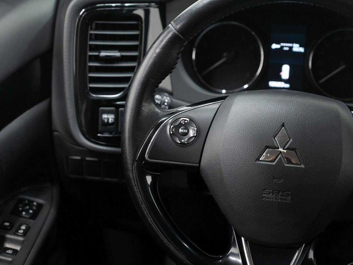 Б/У Митсубиши Оутлэндер 2019 года. Фото: #14