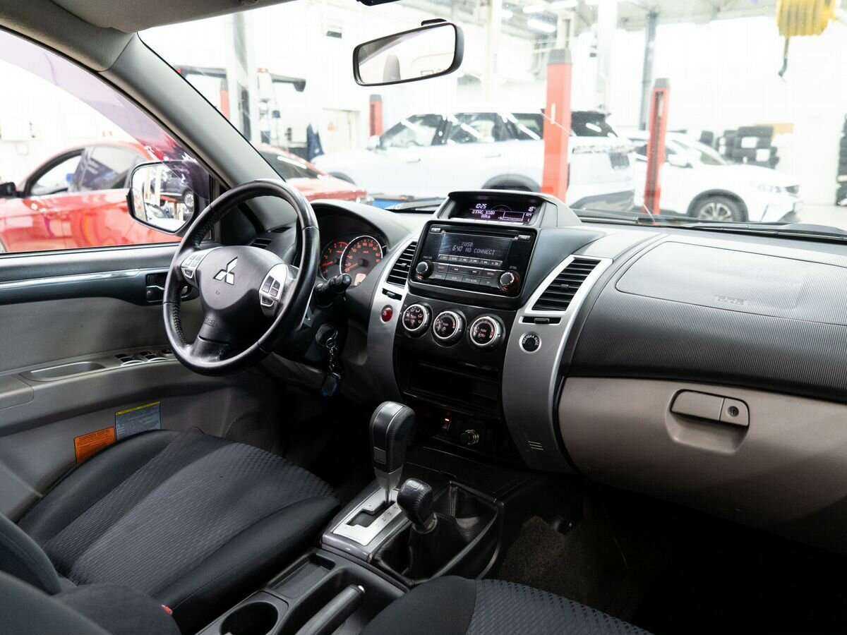 Mitsubishi Pajero Sport 2014 года с пробегом. Фото: #15
