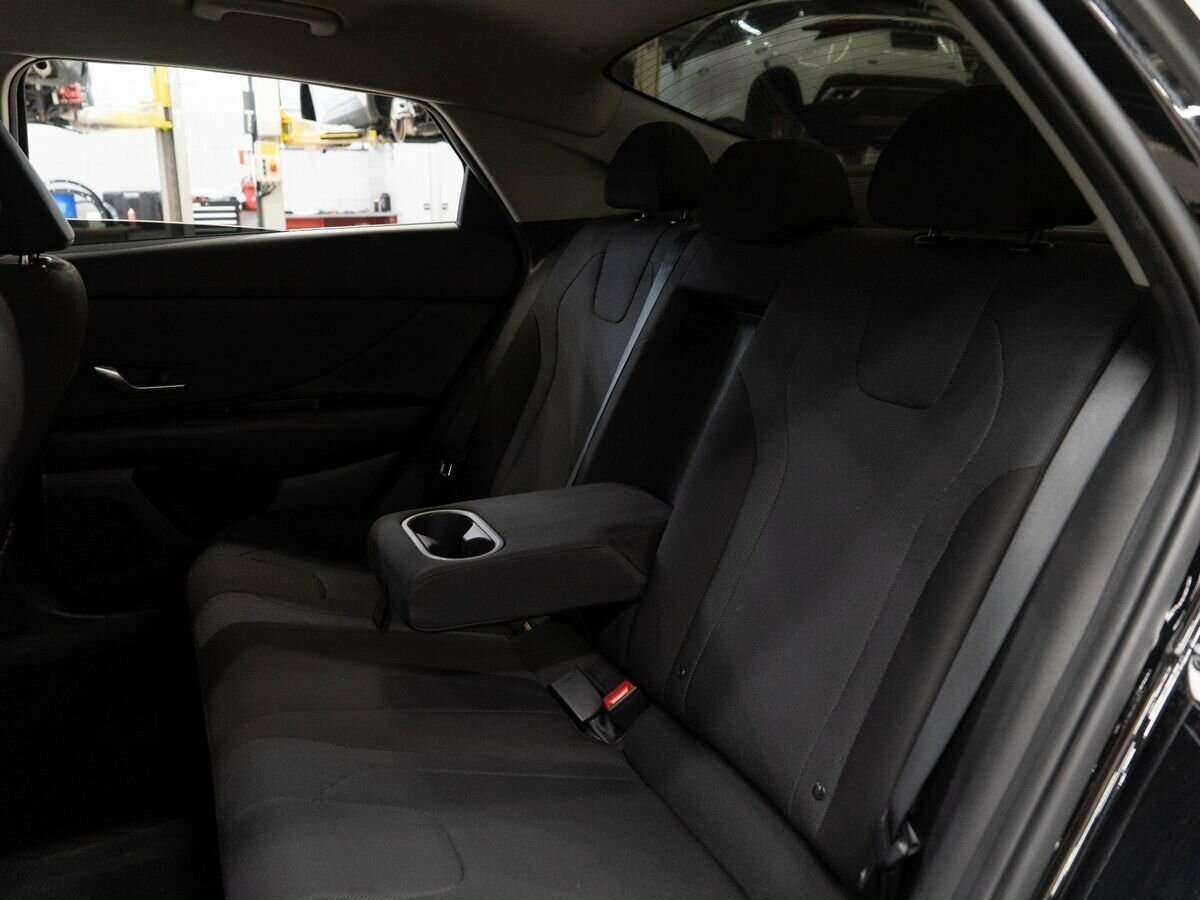 Hyundai Elantra 2021 года с пробегом. Фото: #6