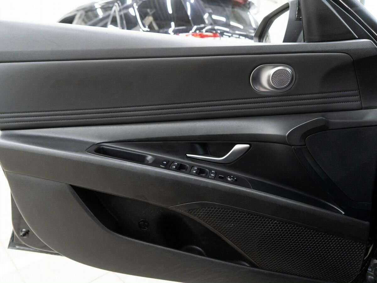 Hyundai Elantra 2021 года с пробегом. Фото: #14