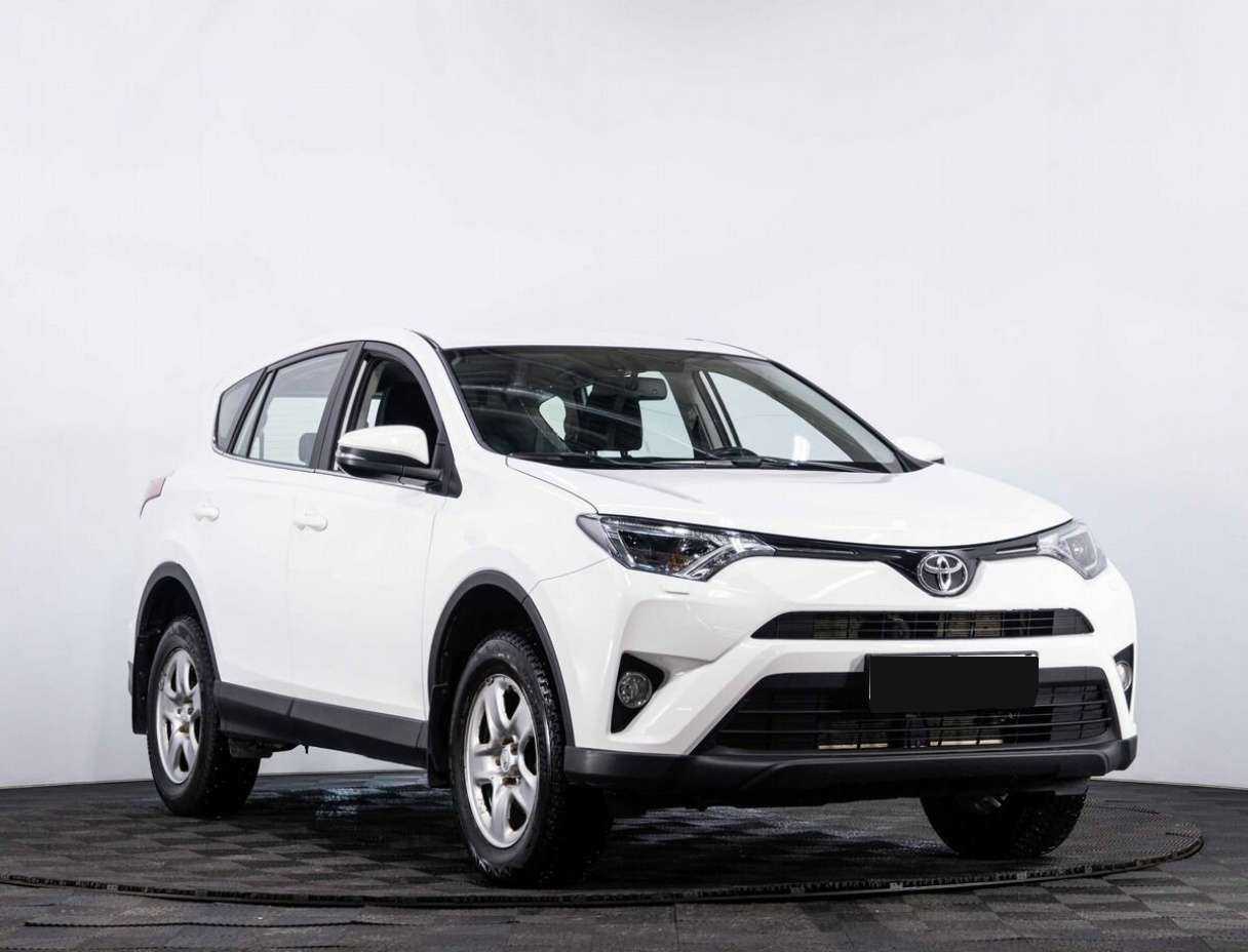 Toyota RAV4 2018 года с пробегом. Фото: #2