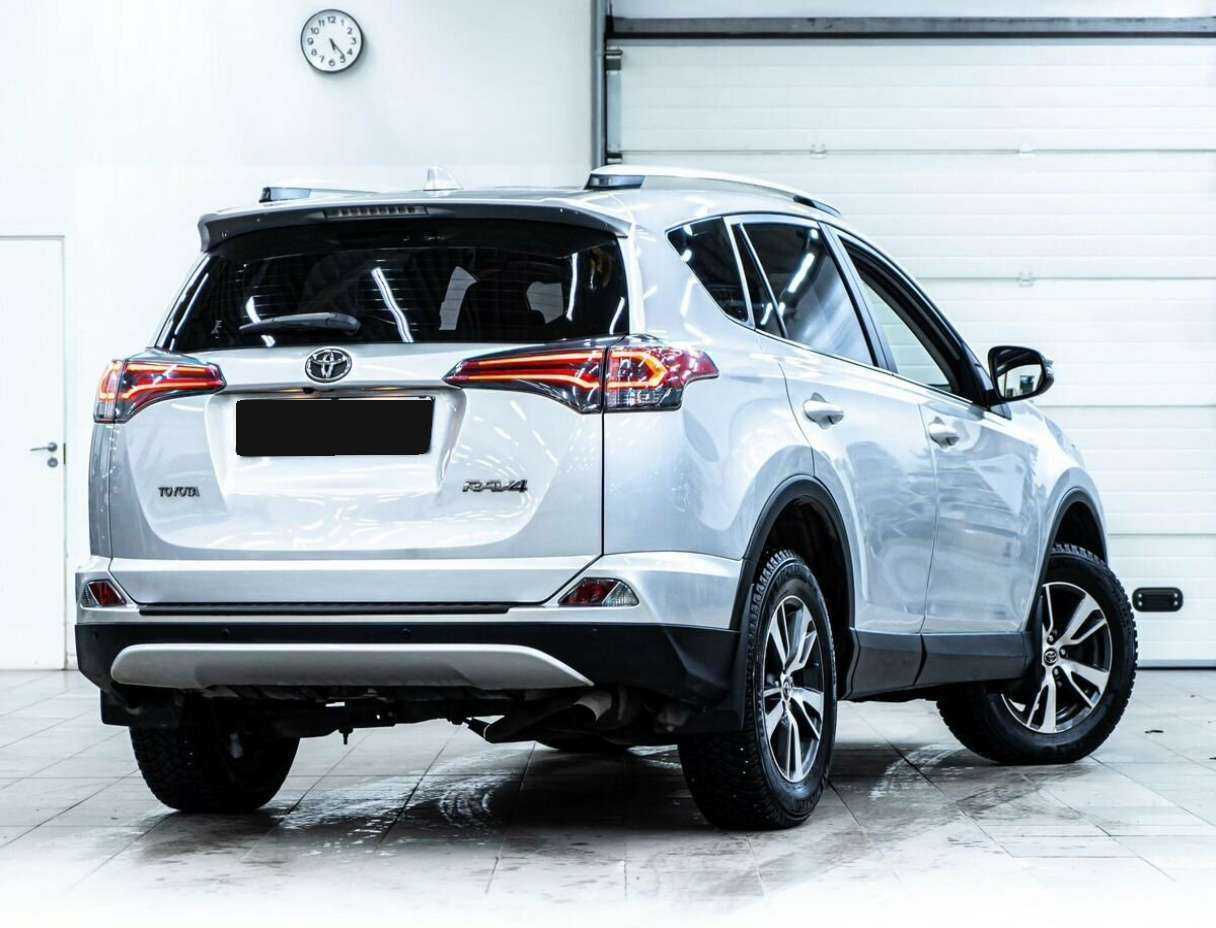 Toyota RAV4 2016 года с пробегом. Фото: #2