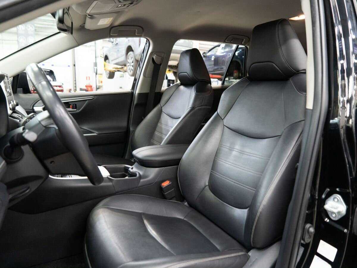 Toyota RAV4 2020 года с пробегом. Фото: #5