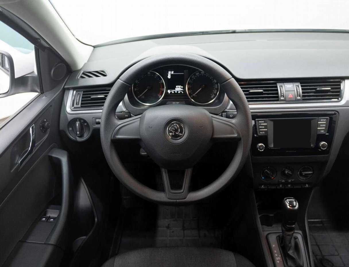 Б/У Шкода Рапид 2017 года. Фото: #13