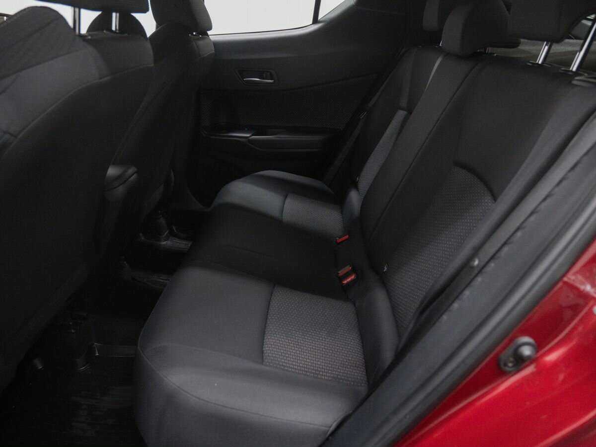 Toyota C-HR 2018 года с пробегом. Фото: #9