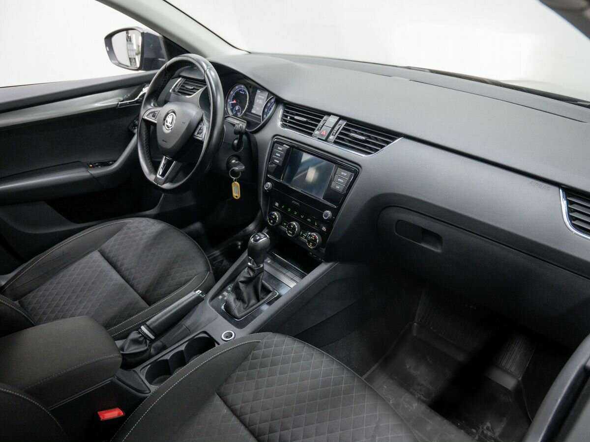 Б/У Шкода Октавия 2017 года. Фото: #3