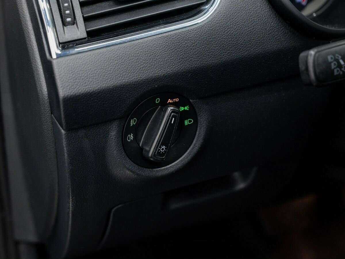 Б/У Шкода Октавия 2017 года. Фото: #11