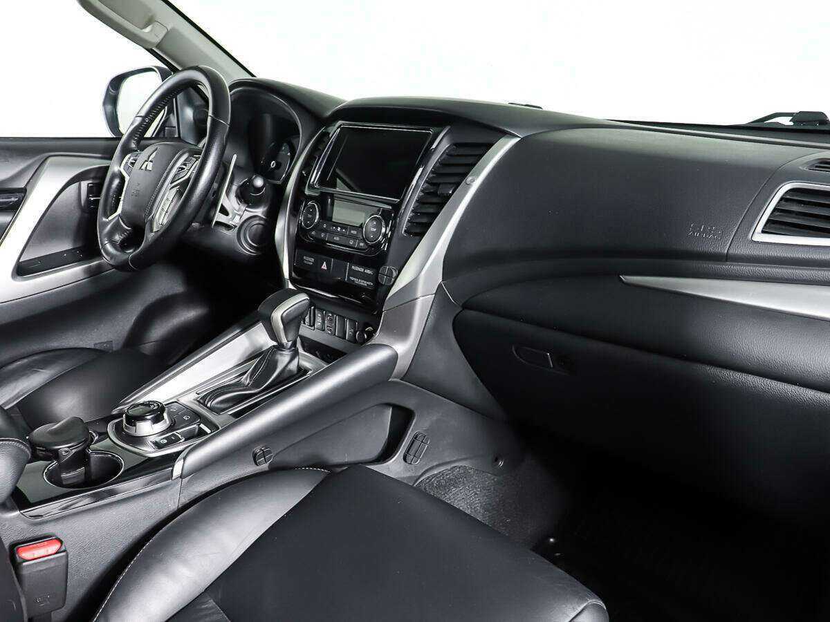 Mitsubishi Pajero Sport 2018 года с пробегом. Фото: #8