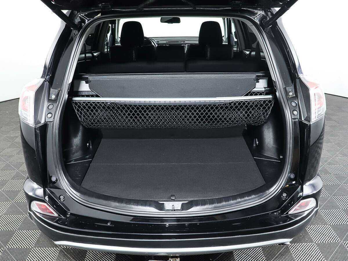 Toyota RAV4 2017 года с пробегом. Фото: #9