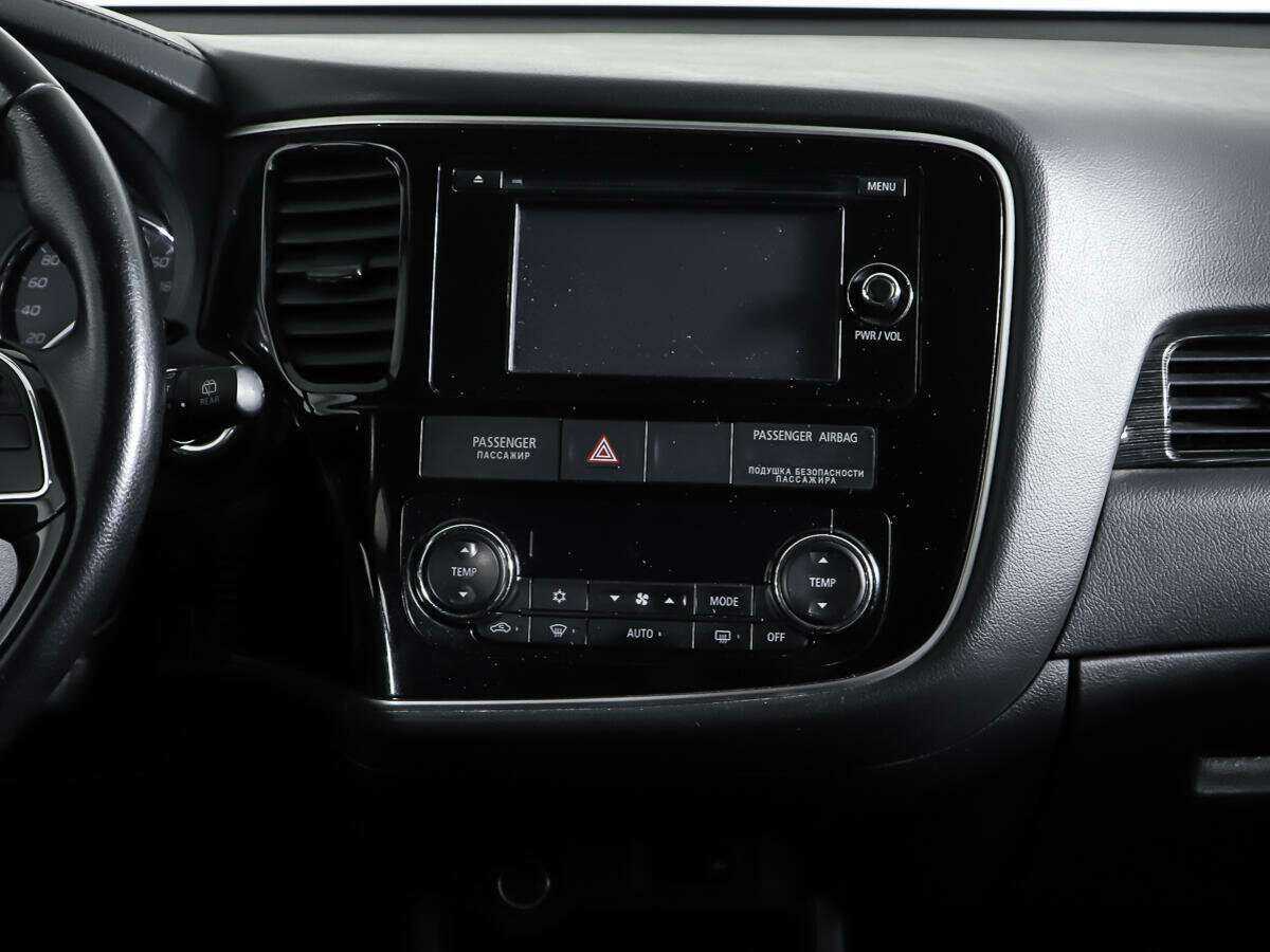 Б/У Митсубиши Оутлэндер 2016 года. Фото: #10