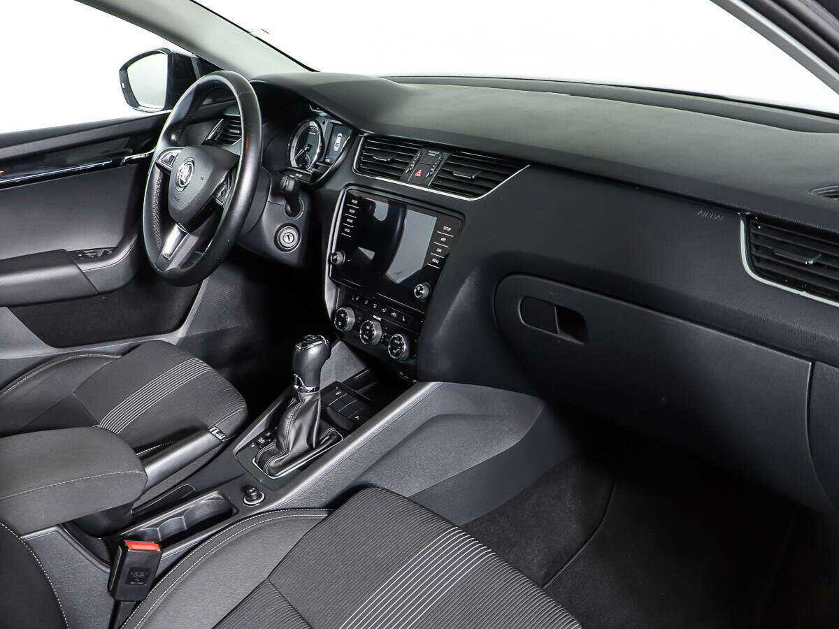 Б/У Шкода Октавия 2017 года. Фото: #9