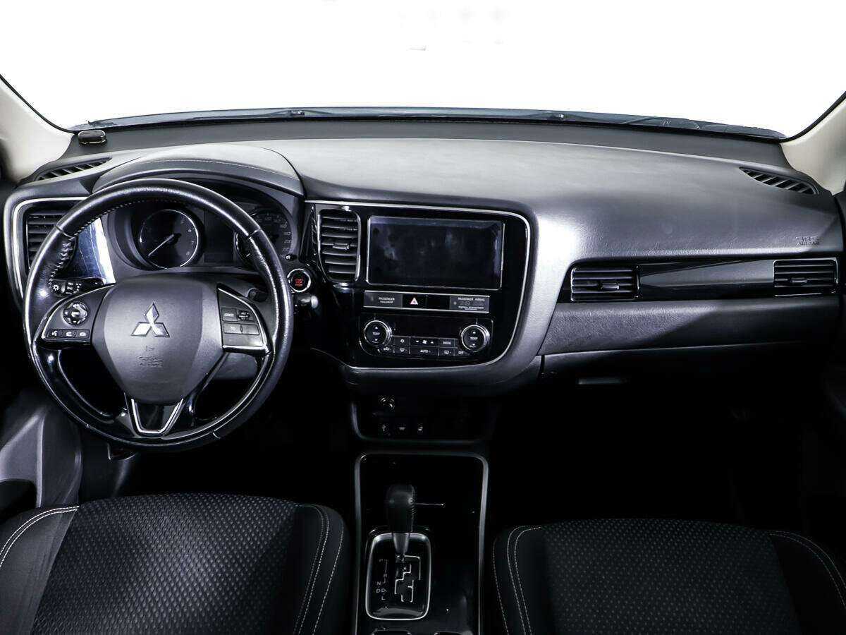 Б/У Митсубиши Оутлэндер 2019 года. Фото: #10