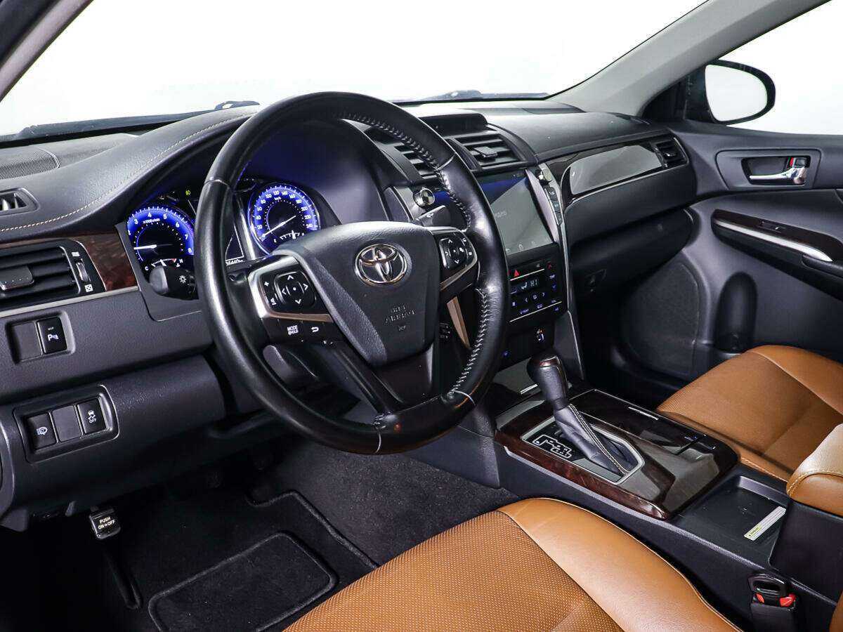 Б/У Тойота Камри 2017 года. Фото: #12