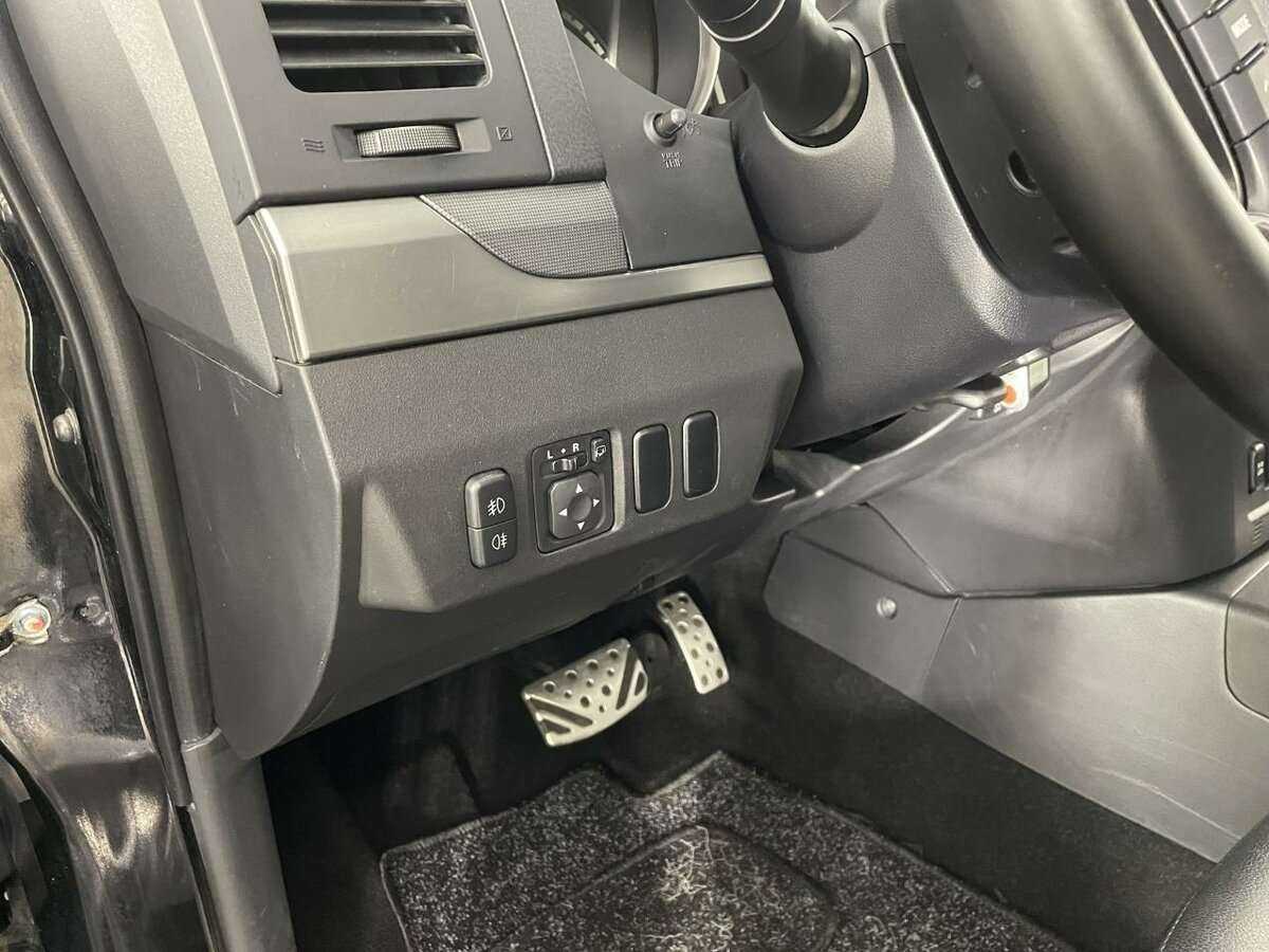 Б/У Митсубиши Паджеро 2012 года. Фото: #8