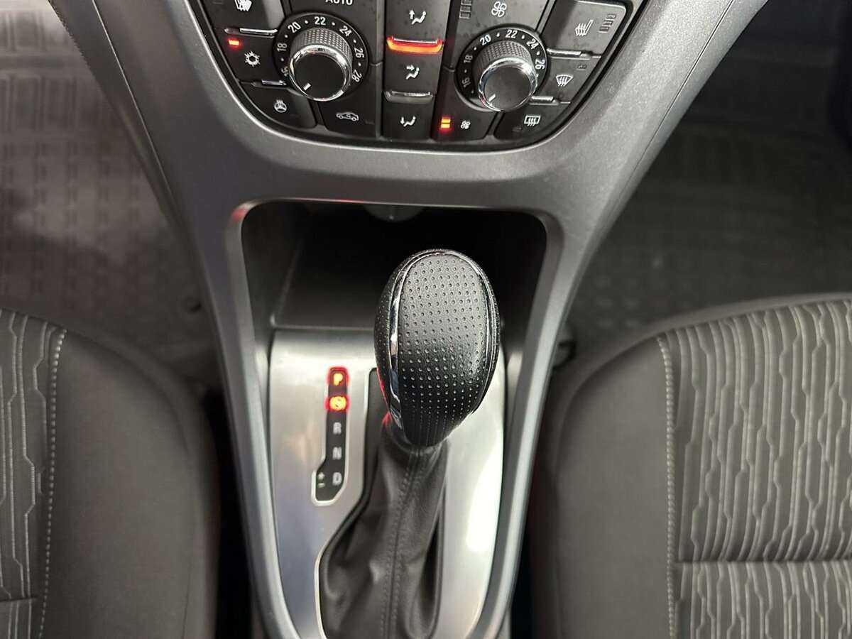 Б/У Опель Астра 2013 года. Фото: #9