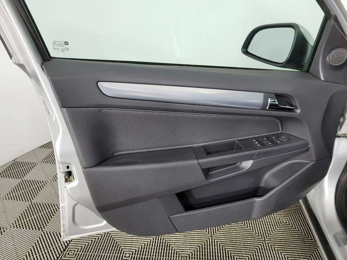 Б/У Опель Астра 2012 года. Фото: #7