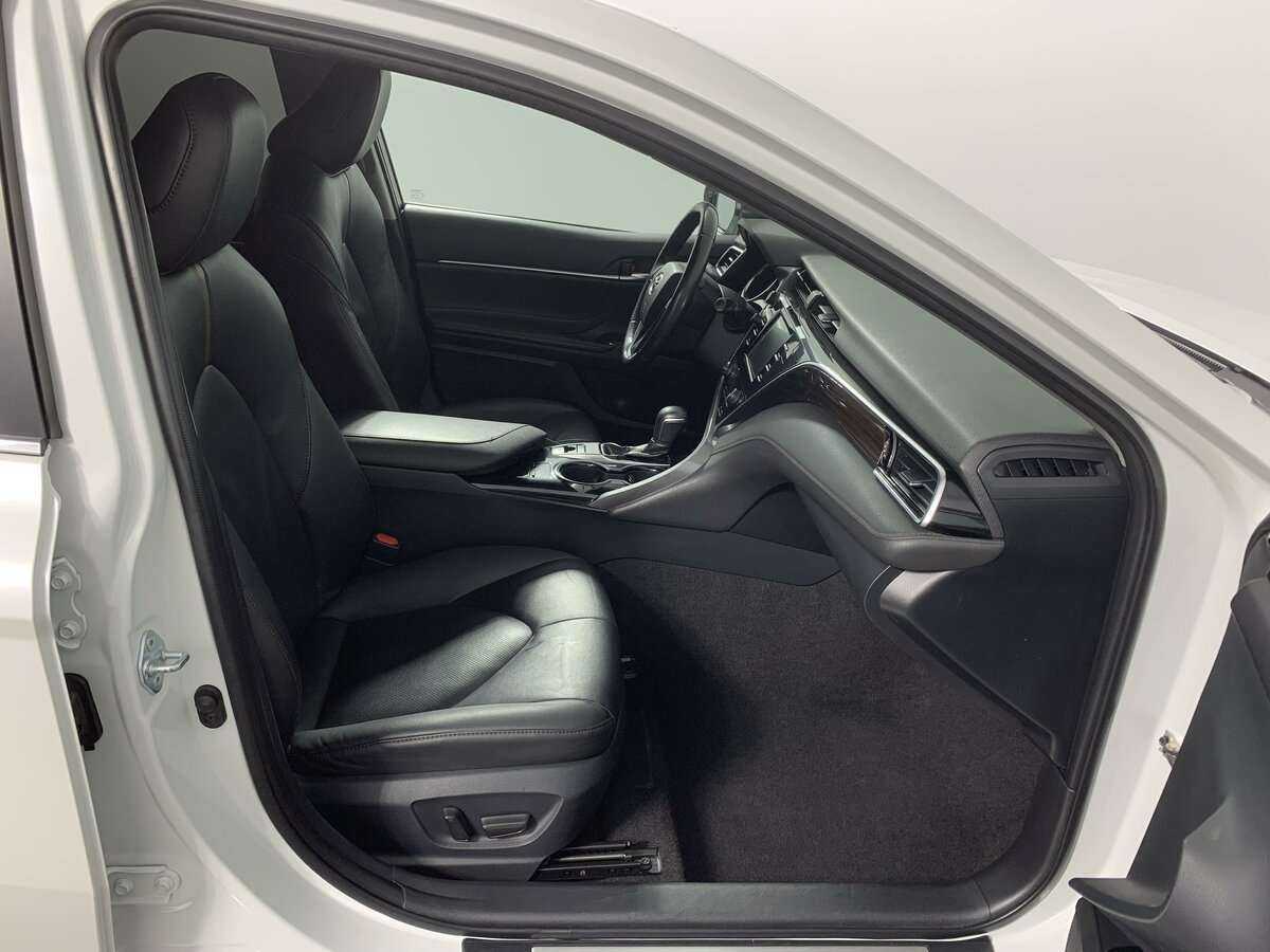 Б/У Тойота Камри 2020 года. Фото: #19