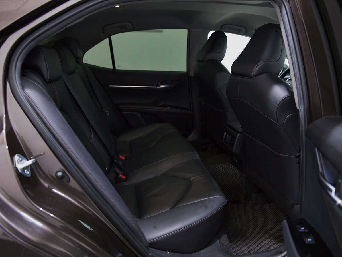 Toyota Camry 2020 года с пробегом. Фото: #4