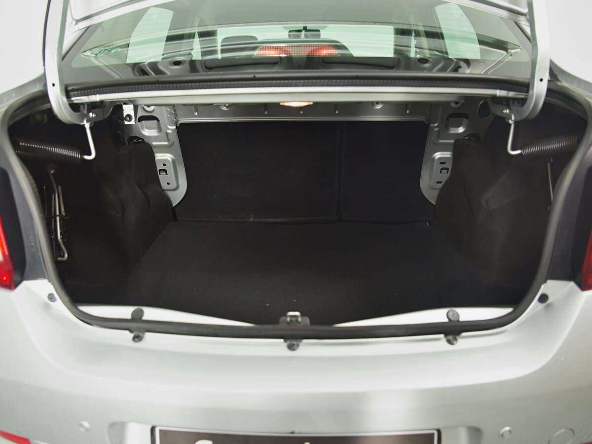 Б/У Рено Логан 2015 года. Фото: #17