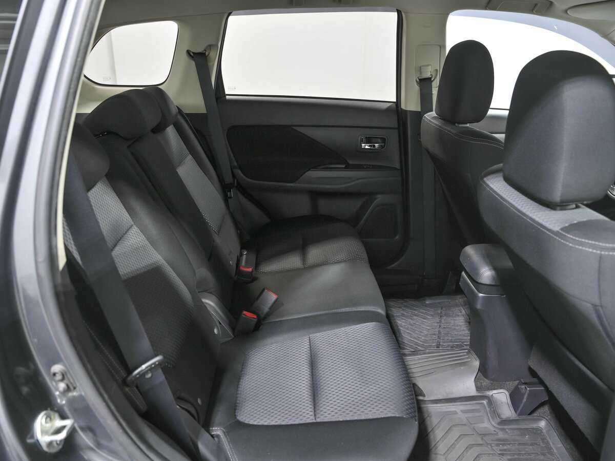 Б/У Митсубиши Оутлэндер 2018 года. Фото: #15