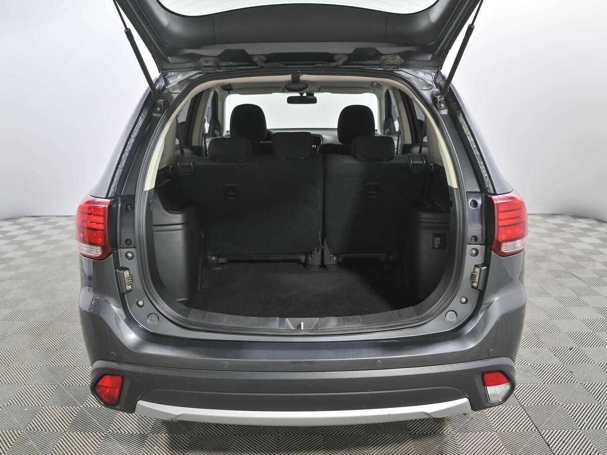 Б/У Митсубиши Оутлэндер 2018 года. Фото: #17