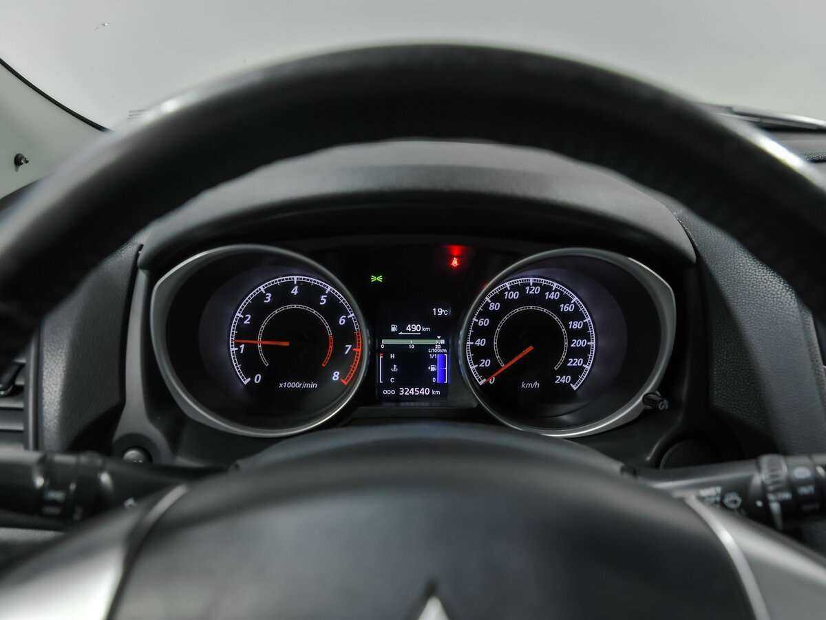 Б/У Митсубиши АС-Икс 2012 года. Фото: #6