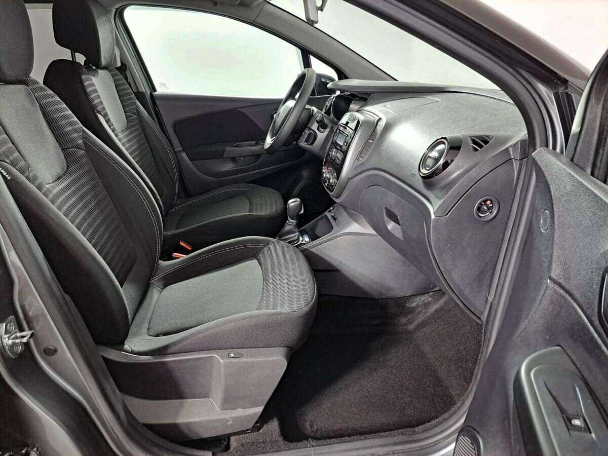 Б/У Рено Каптюр 2017 года. Фото: #8