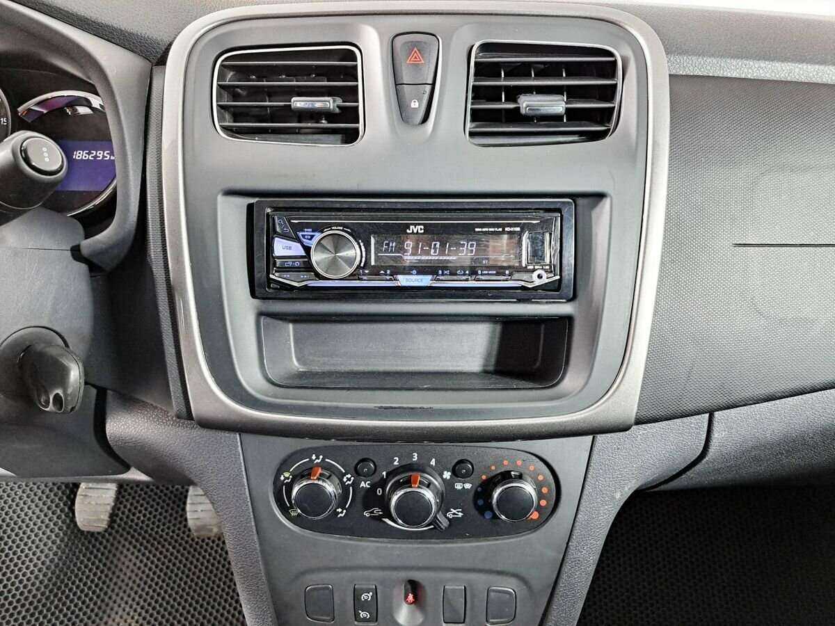 Б/У Рено Сандеро 2015 года. Фото: #12