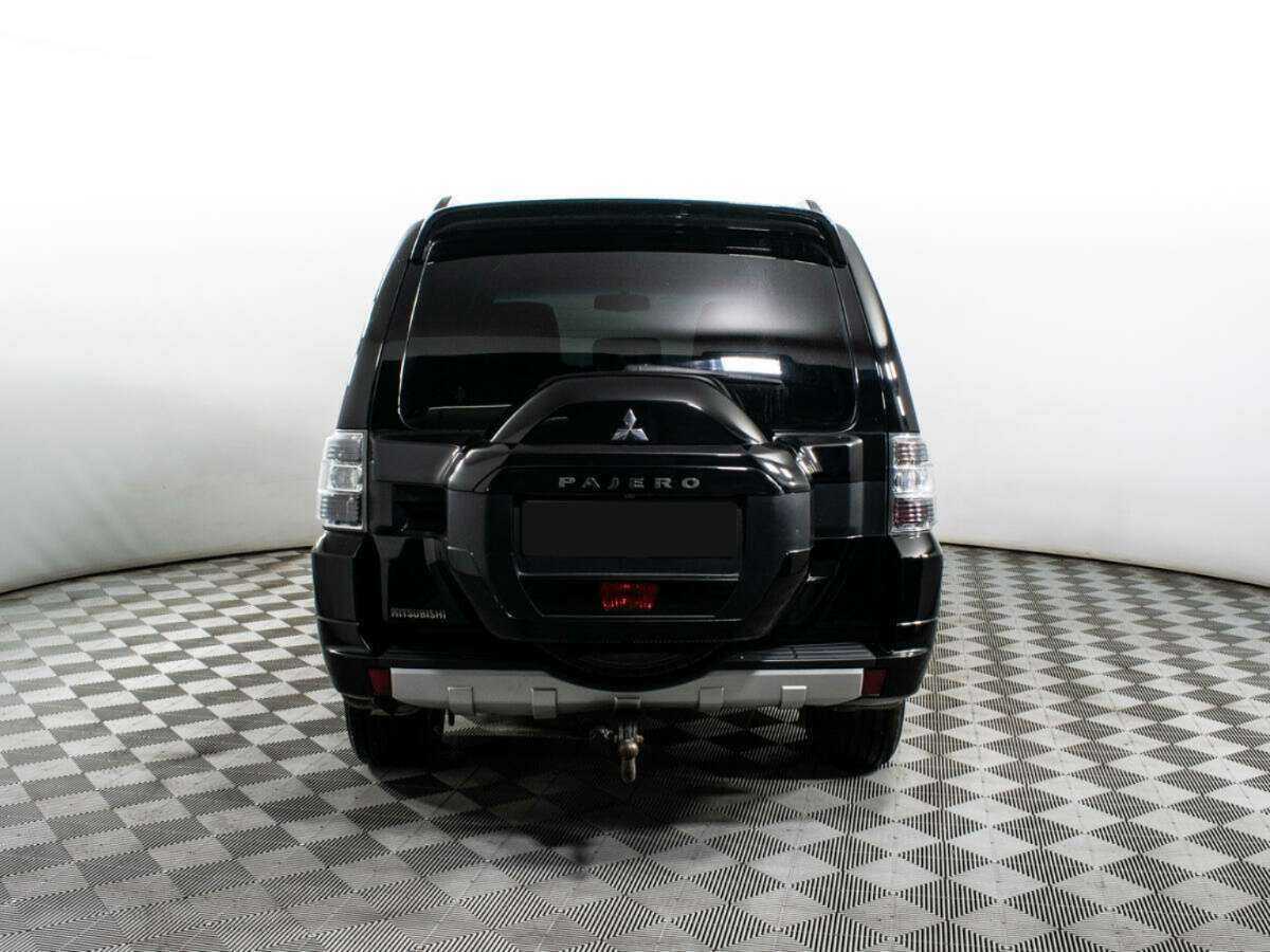 Б/У Митсубиши Паджеро 2015 года. Фото: #3