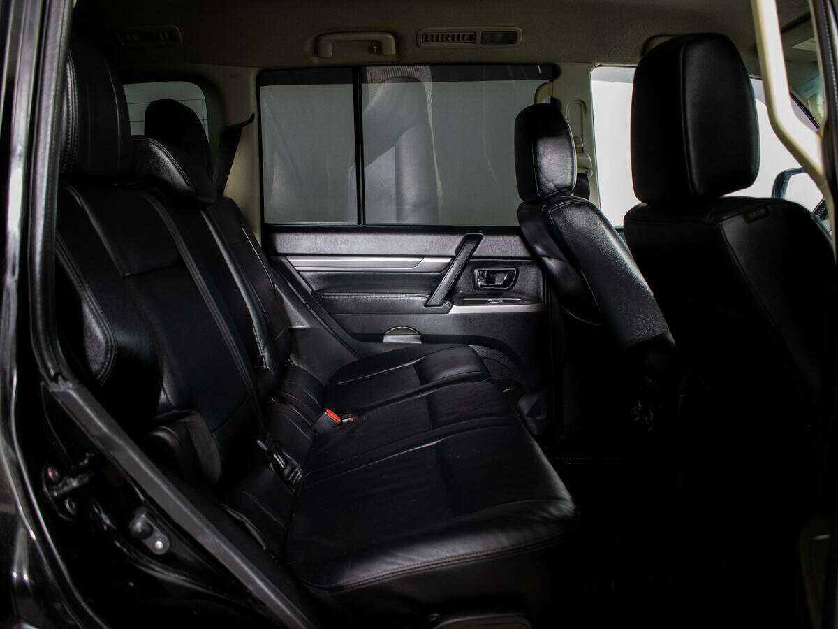 Б/У Митсубиши Паджеро 2015 года. Фото: #6