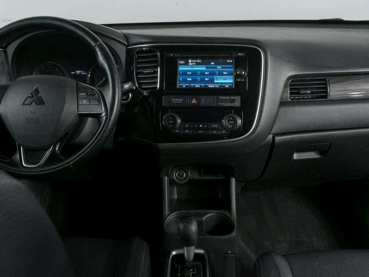 Б/У Митсубиши Оутлэндер 2016 года. Фото: #7