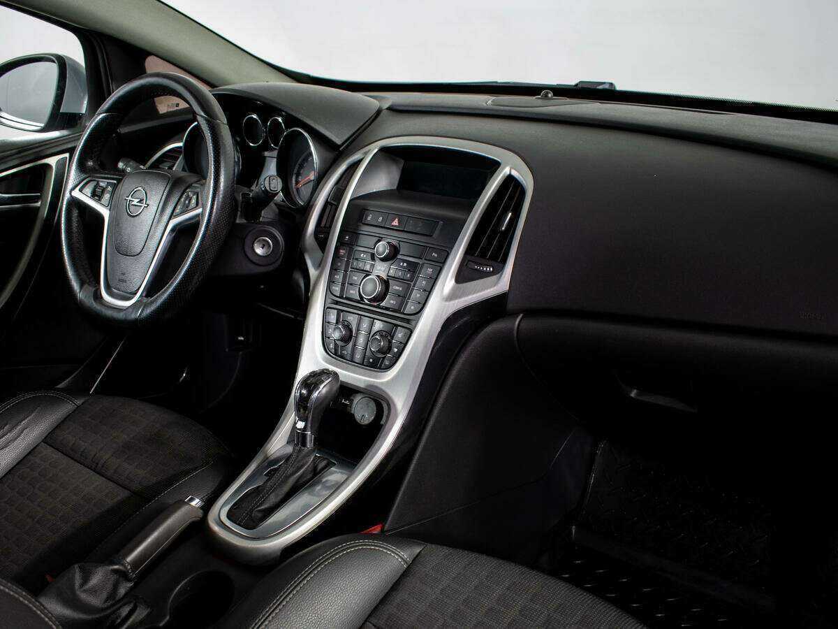 Б/У Опель Астра 2012 года. Фото: #8