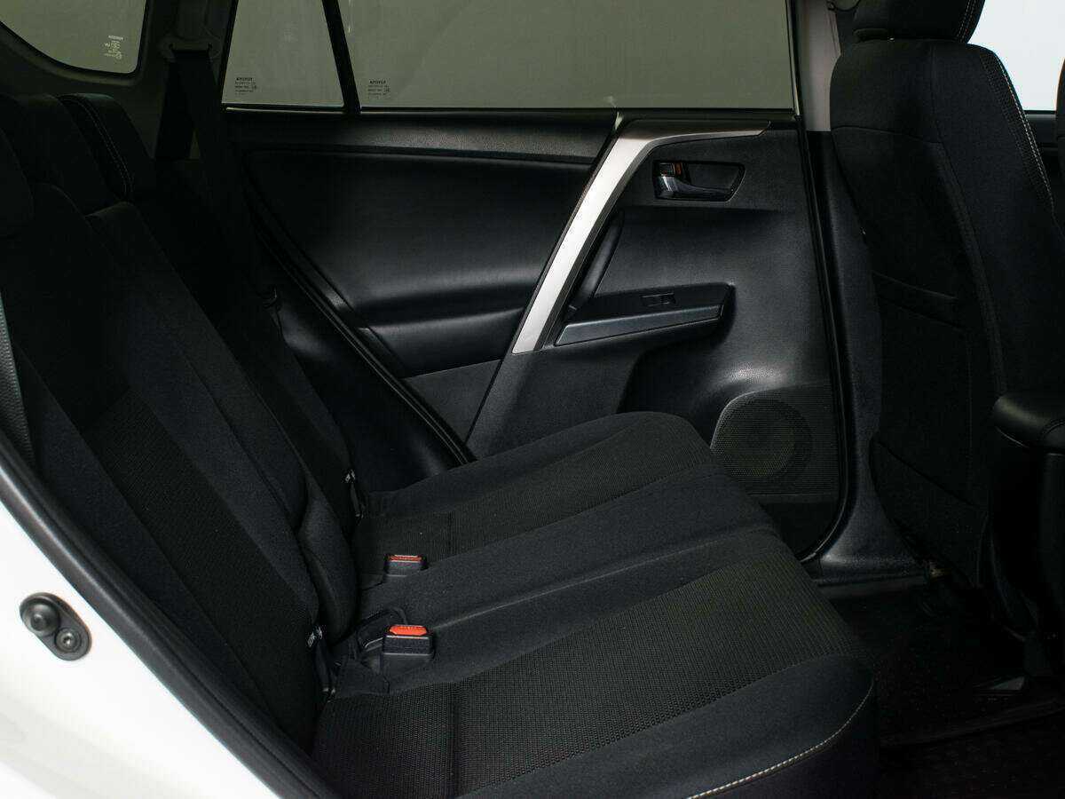 Toyota RAV4 2017 года с пробегом. Фото: #11