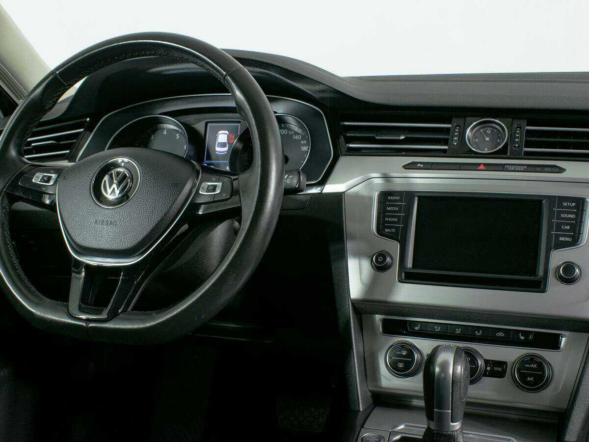 Б/У Фольксваген Пассат 2017 года. Фото: #8