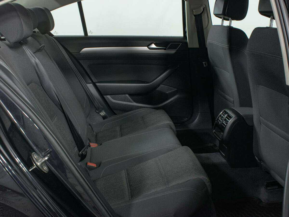 Б/У Фольксваген Пассат 2017 года. Фото: #9