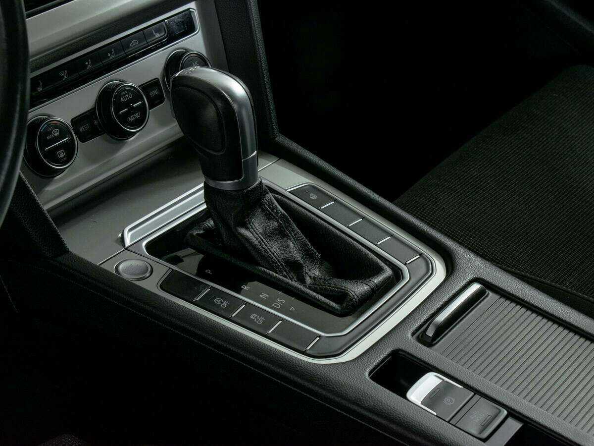 Б/У Фольксваген Пассат 2017 года. Фото: #12