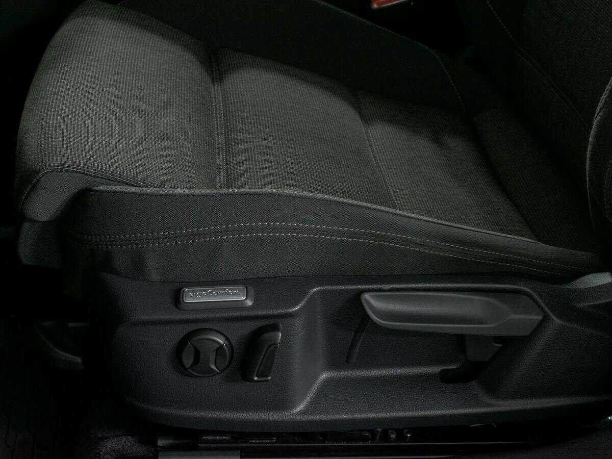 Б/У Фольксваген Пассат 2017 года. Фото: #14