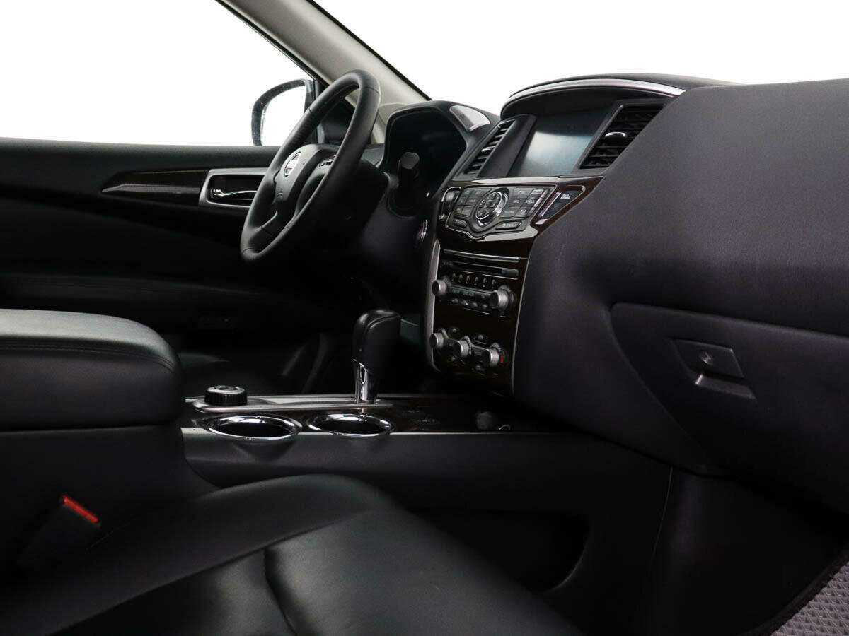 Б/У Ниссан Патфайндер 2017 года. Фото: #8